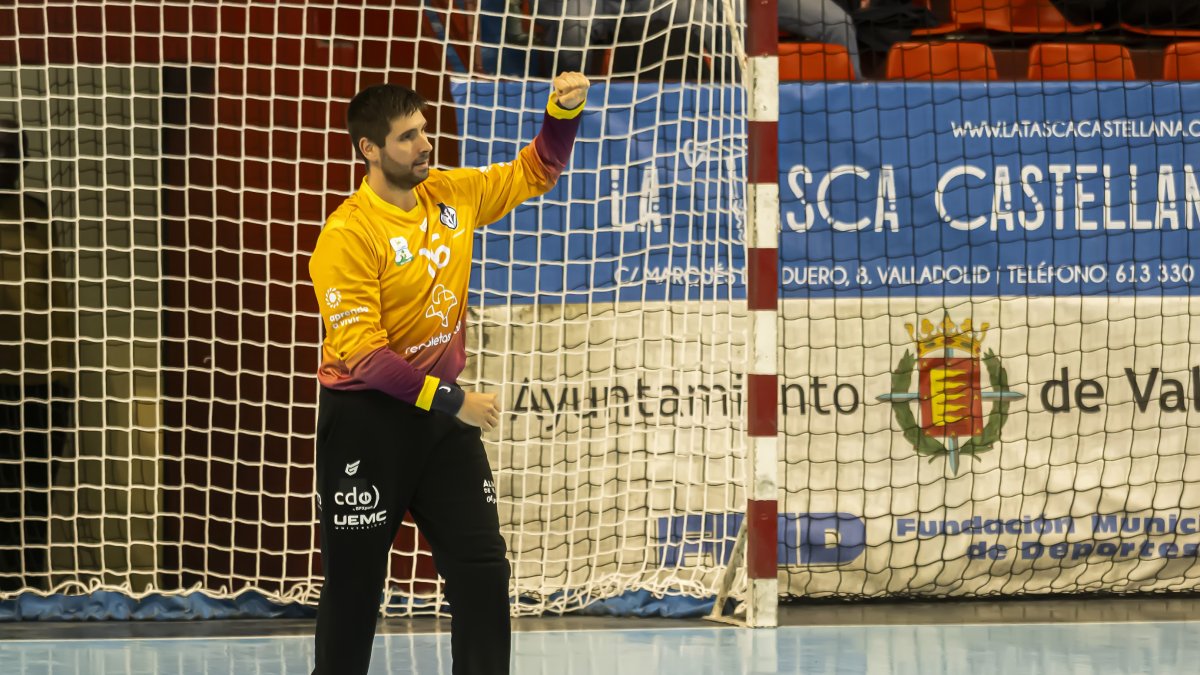 César Pérez celebra una de sus 13 paradas.
