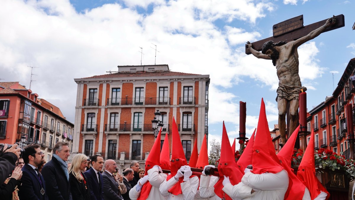 Autoridades durante el sermón de las Siete Palabras de Valladolid.