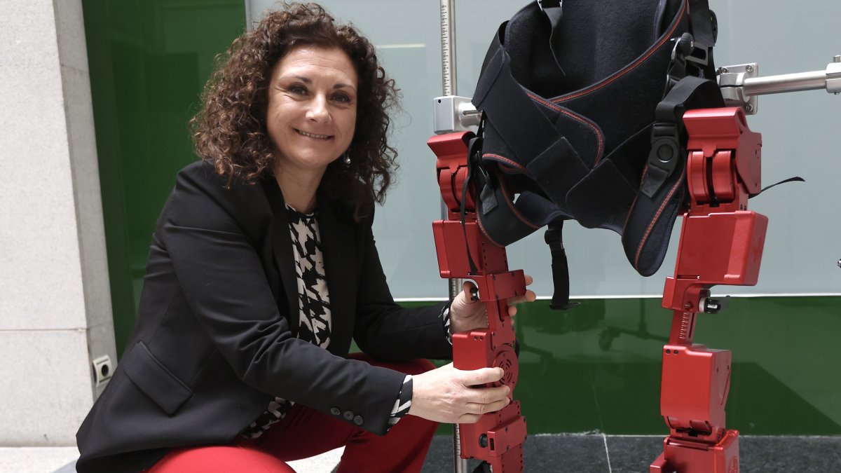 La ingeniera industrial vallisoletana, Elena García Armada, que ha desarrollado el primer exoesqueleto biónico del mundo para niños con atrofia muscular espinal.