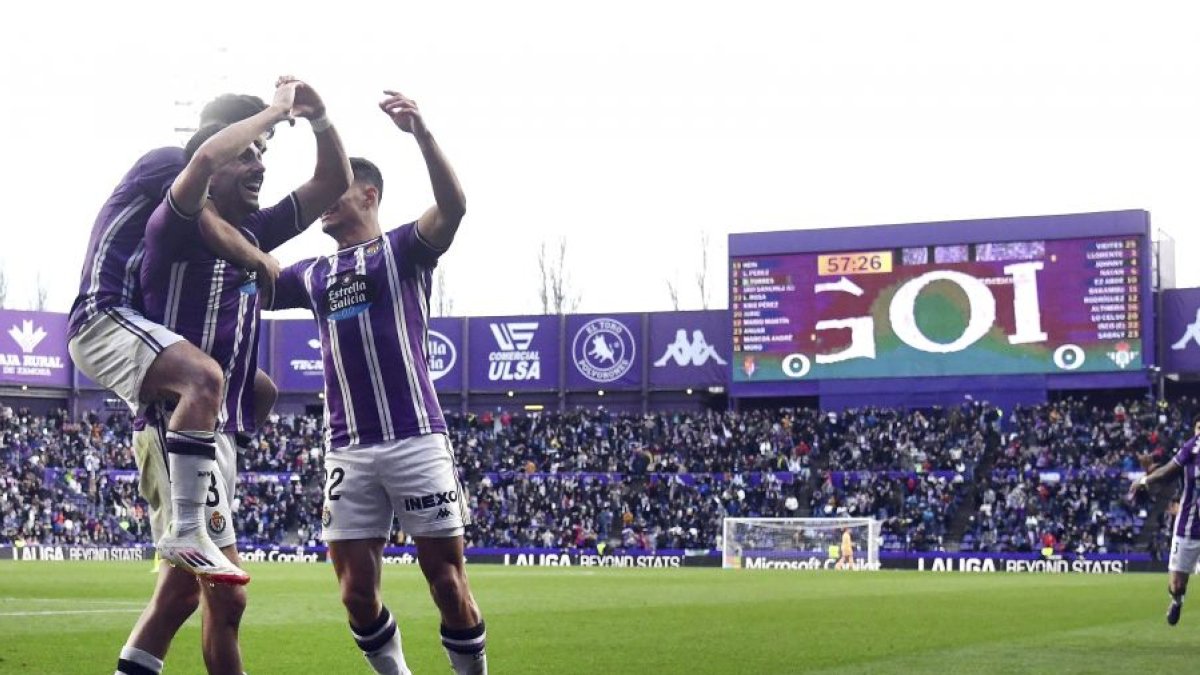 El Real Valladolid celebrando el gol de su última victoria en Primera ante el Betis hace tres meses.