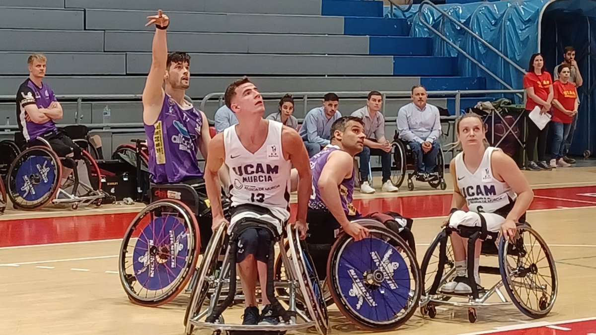 Un momento del partido entre Ucam Murcia  y Fundación Aliados en la Eurocup II.