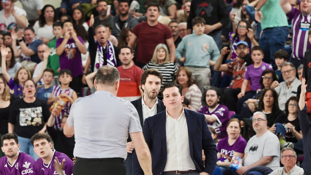 Paniagua durante su estreno como primer entrenador.