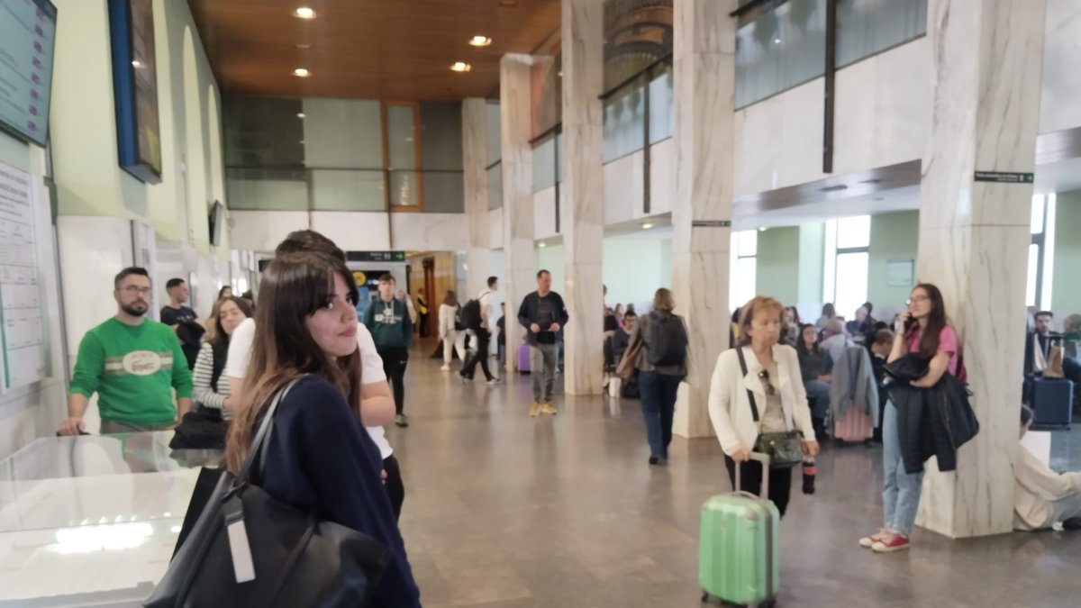 Caos en la estación de trenes de Valladolid por el apagón.