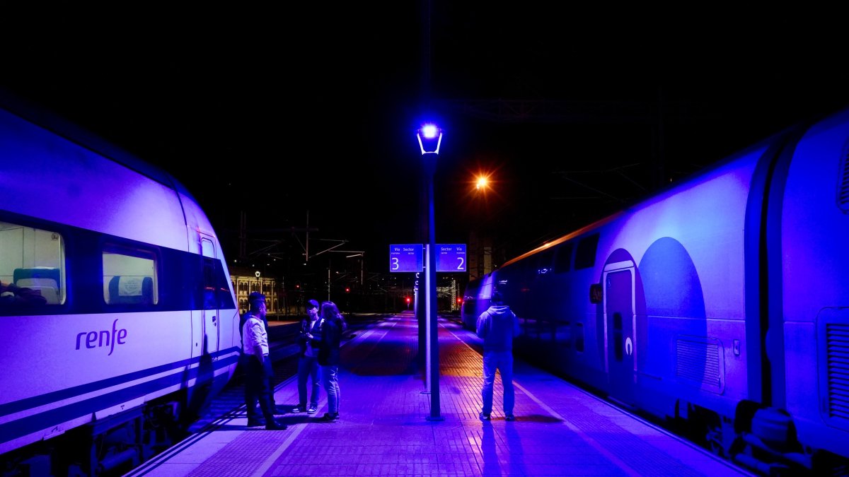 Trenes parados en la estación de tren de Valladolid.