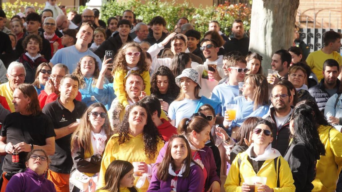 Pregón y desfile de peñas en Arroyo de la Encomienda