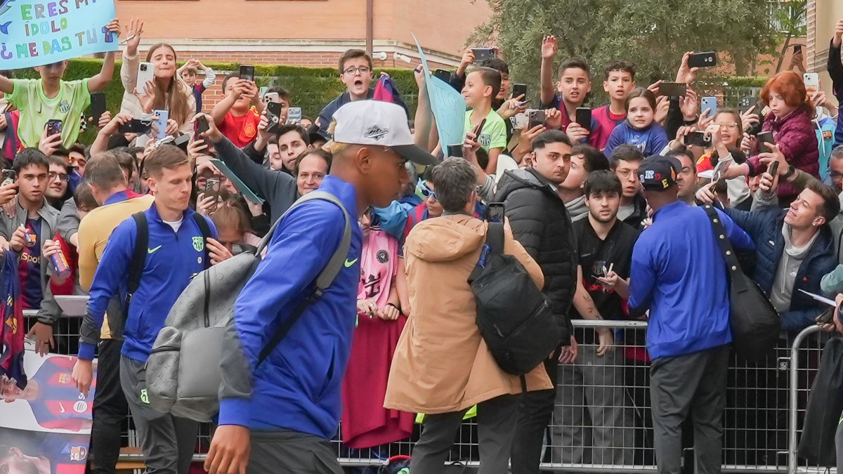Lamine Yamal se metió directamente al hotel sin firmar autógrafos ni atender a los aficionados.