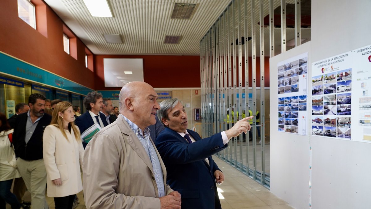 Jesús Julio Carnero y José Luis Sanz Merino visitan las obras de la estación de autobuses de Valladolid