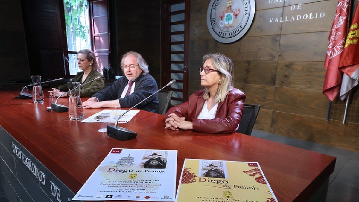 María Concepción Porras, Dámaso Francisco Javier Vicente Blanco y Pilar Garcés García, durante la presentación del documental