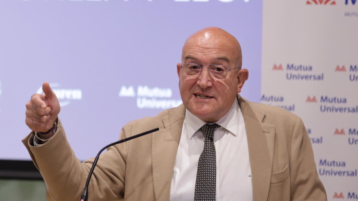 Jesús Julio Carnero, alcalde de Valladolid, durante la inauguración.