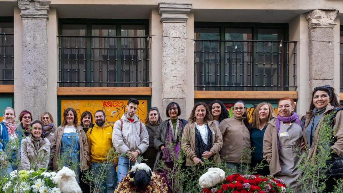 La calle Platerías acoge la iniciativa ‘Platerías en flor’