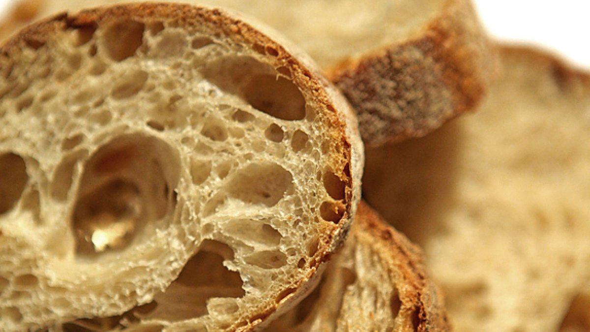 Cuando los restaurantes de Valladolid cobran el pan con alevosía