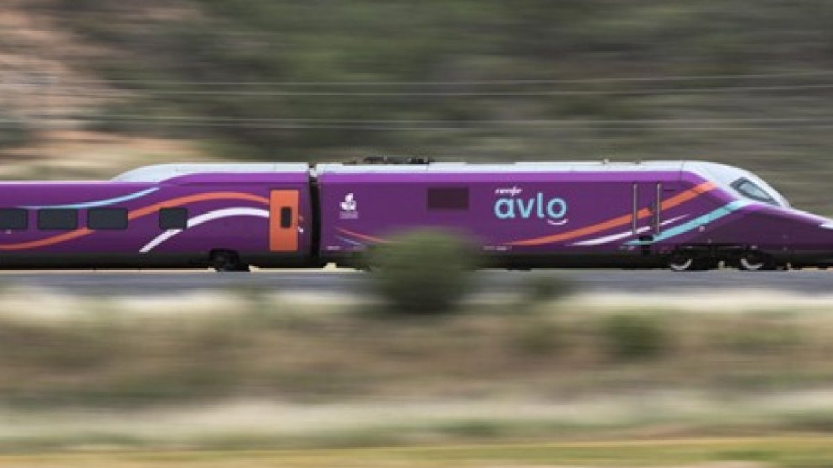 Tren Avlo que cubre el trayecto entre Castilla y León y Galicia.