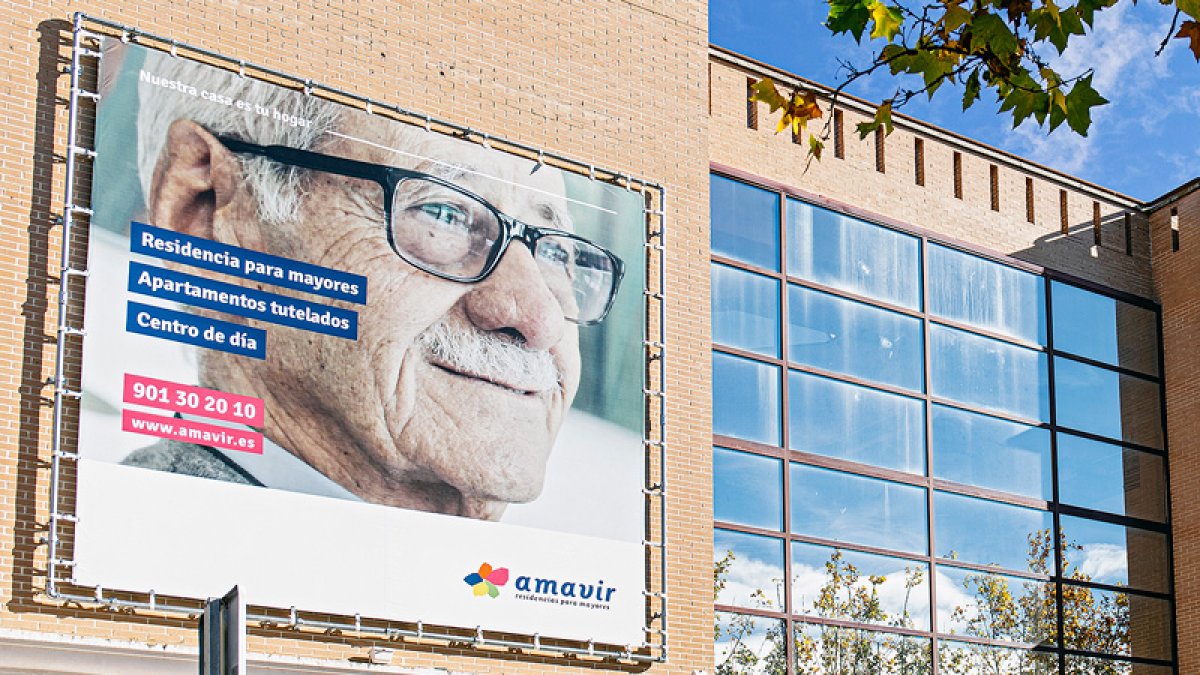 En 2001 abrió sus puertas el centro Amavir El Encinar del Rey, ubicado en una parcela de cerca de 9.000 metros cuadrados en la urbanización Santa Ana, en el Camino Viejo de Simancas de Valladolid.