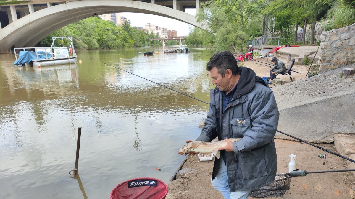El vencedor de pesca al Coup, Carlos Cabornero.L. DELAFUENTE