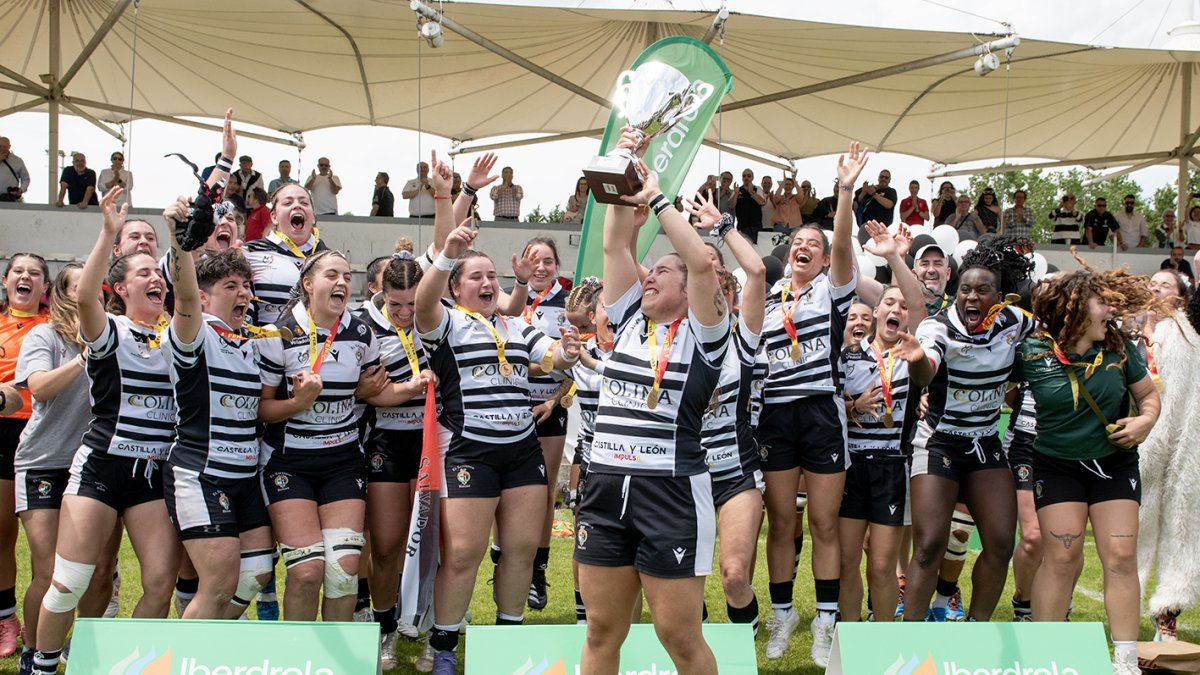 Celebración de las jugadoras del Colina Clínic tras ganar la Liga Iberdrola.