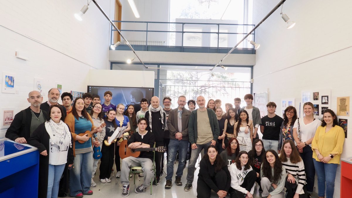 Exposición de los Celtas Cortos en el IES Delicias con motivo de su 25 aniversario