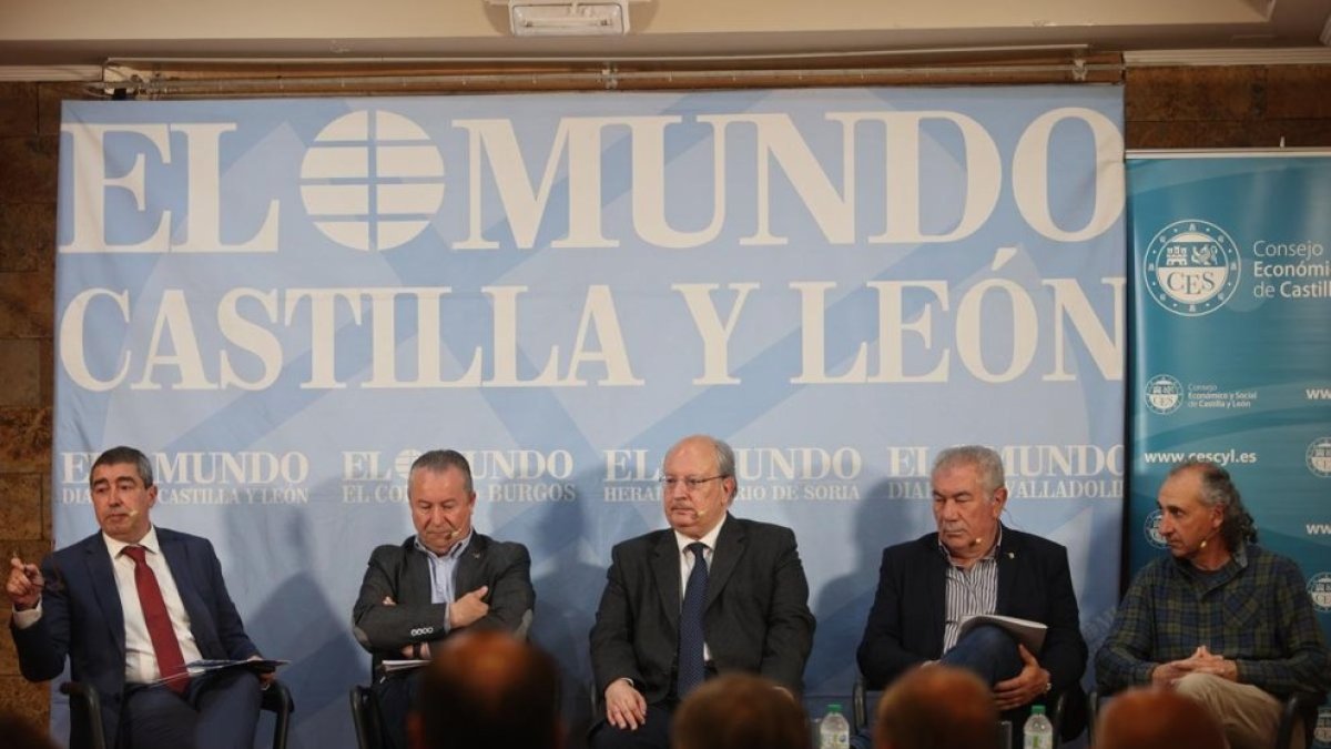 Pablo R. Lago, Donaciano Dujo, Enrique Cabero, Aurelio González y Jesús Manuel González Palacín