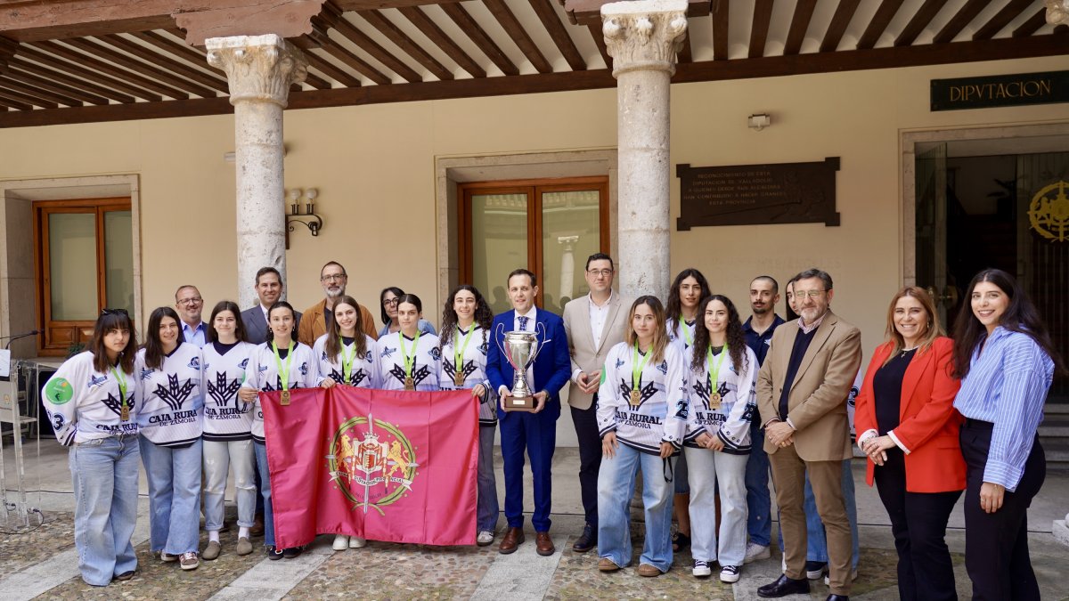 Las Panteras recibidas en la Diputación tras convertirse en Campeonas de Europa.