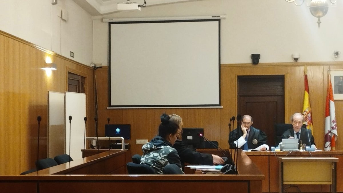 Pacta tres años la detenida en Valladolid con cocaína, speed y ketamina dentro de una caja metálica.