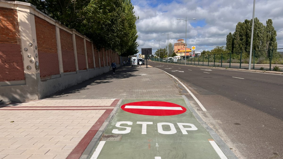 Stop en el carril bici de la Avenida Gijón