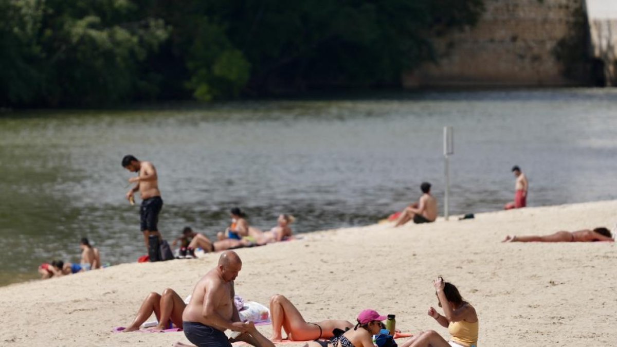 Ambiente veraniego en la Playa de las Moreras de Valladolid el fin de semana pasado