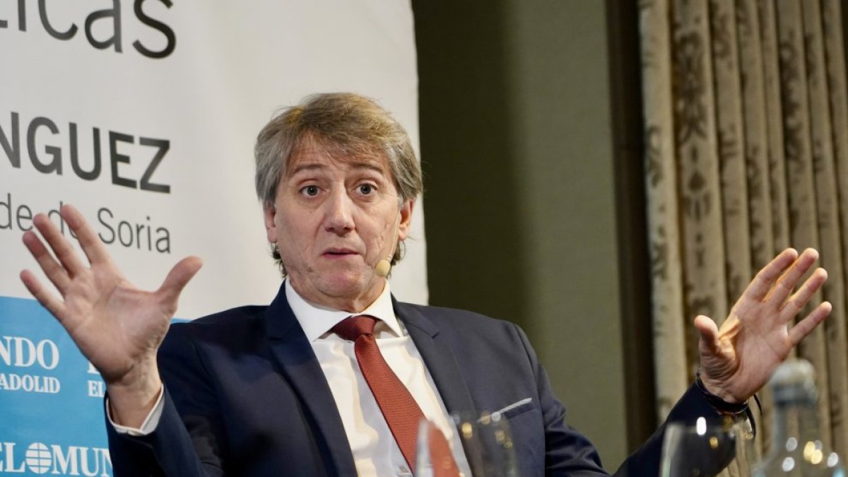 El secretario general del PSCyL, Carlos Martínez, en el Club de Prensa de El Mundo de Castilla y León