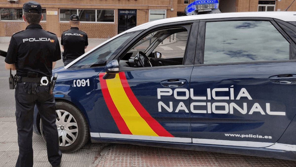 Imagen de archivo de una patrulla de la Policía Nacional en Valladolid.