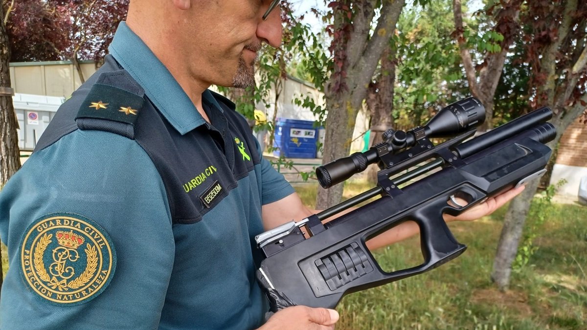 Arma intervenida en la operación.