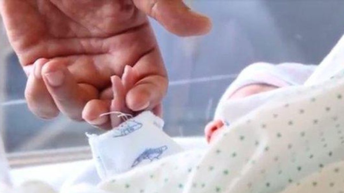 Un recién nacido en una imagen de archivo