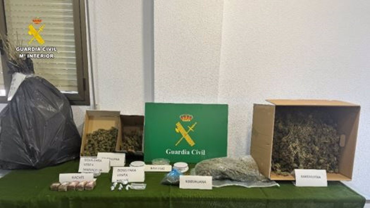 Marihuana y otros elementos hallados en la vivienda de Peñafiel (Valladolid).