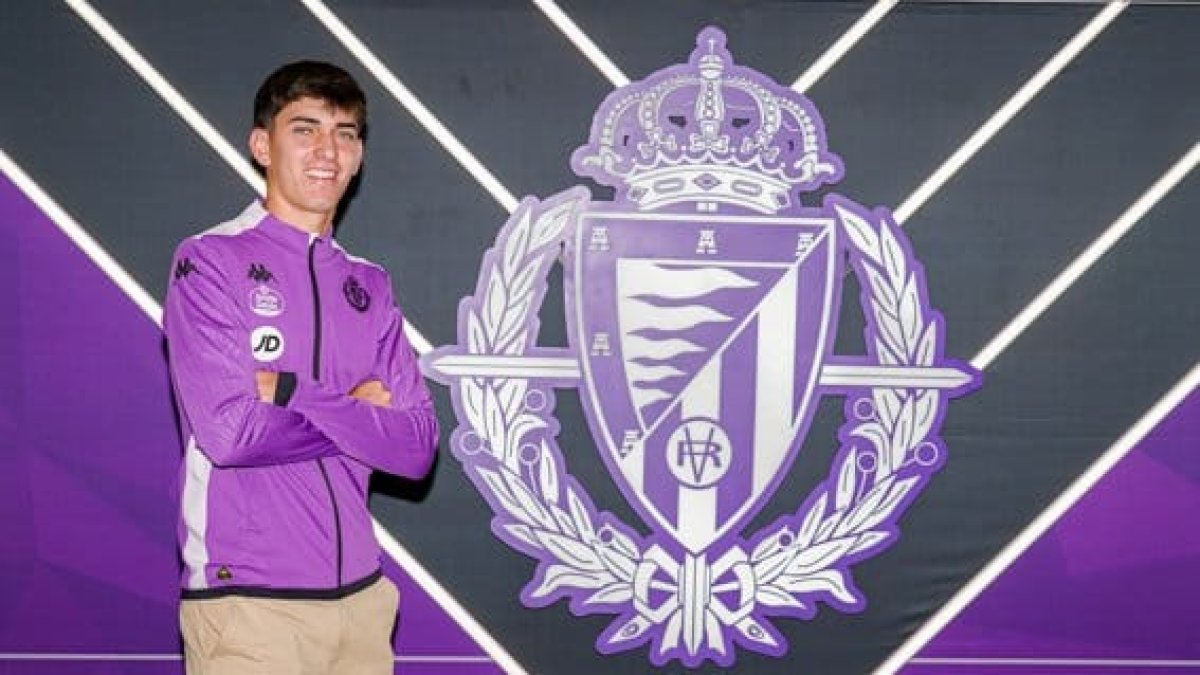 Tomás Fernández posa como nuevo jugador del Promesas.