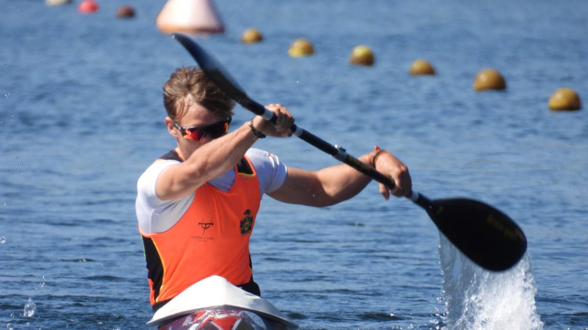 El palista vallisoletano Marcos Caballero en plena faena.