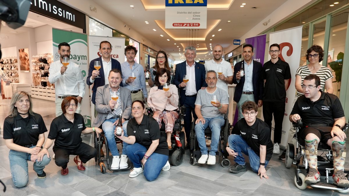 Inauguración del puesto de Saborea CyL en Río Shopping