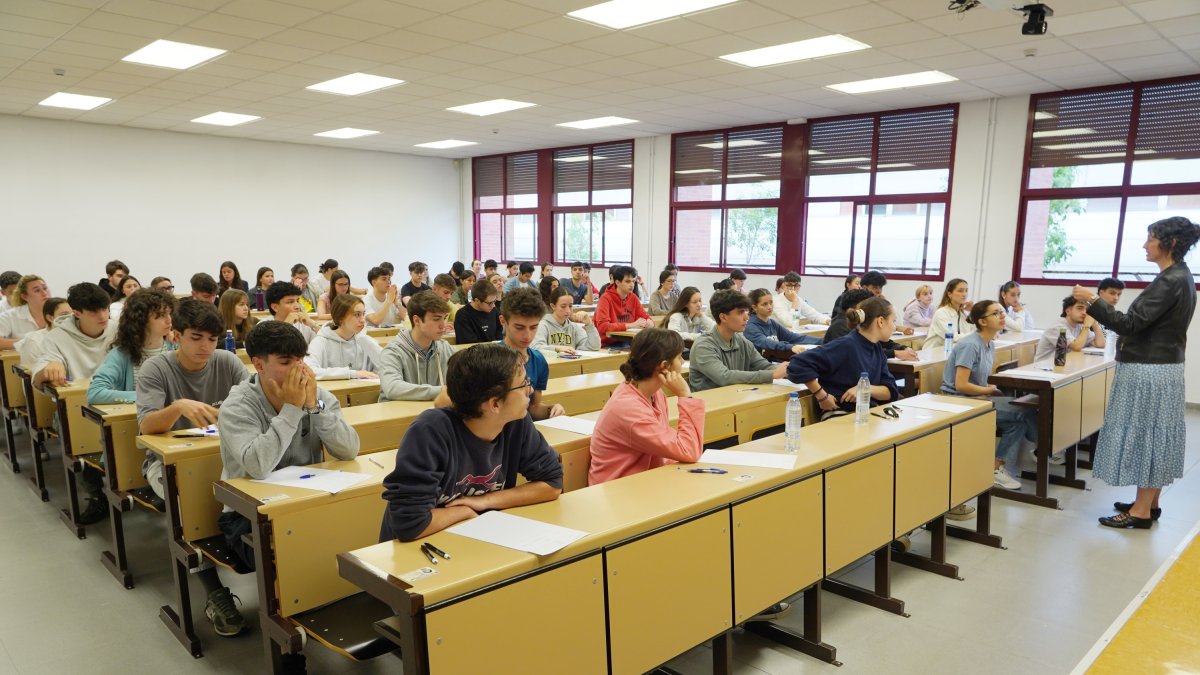 Los alumnos se preparan para hacer el primer examen de la Prueba de Acceso a la Universidad en Valladolid
