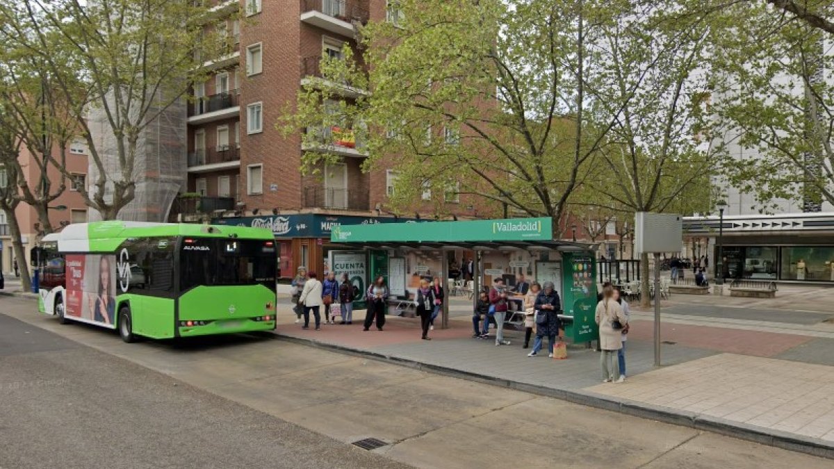 Parada de autobús en el paseo de Zorrilla donde ocurrió la agresión