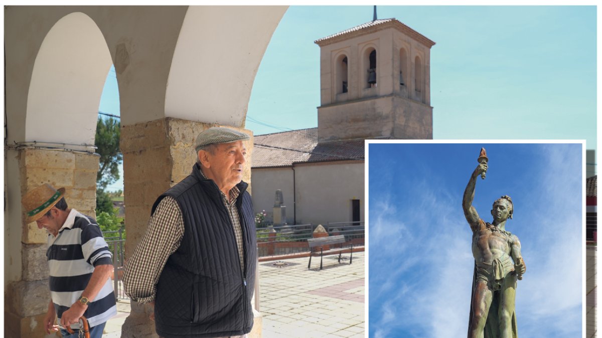 Marcelo se refugia del sol junto al ayuntamiento. A la derecha, la estatua de Don Purpurino.