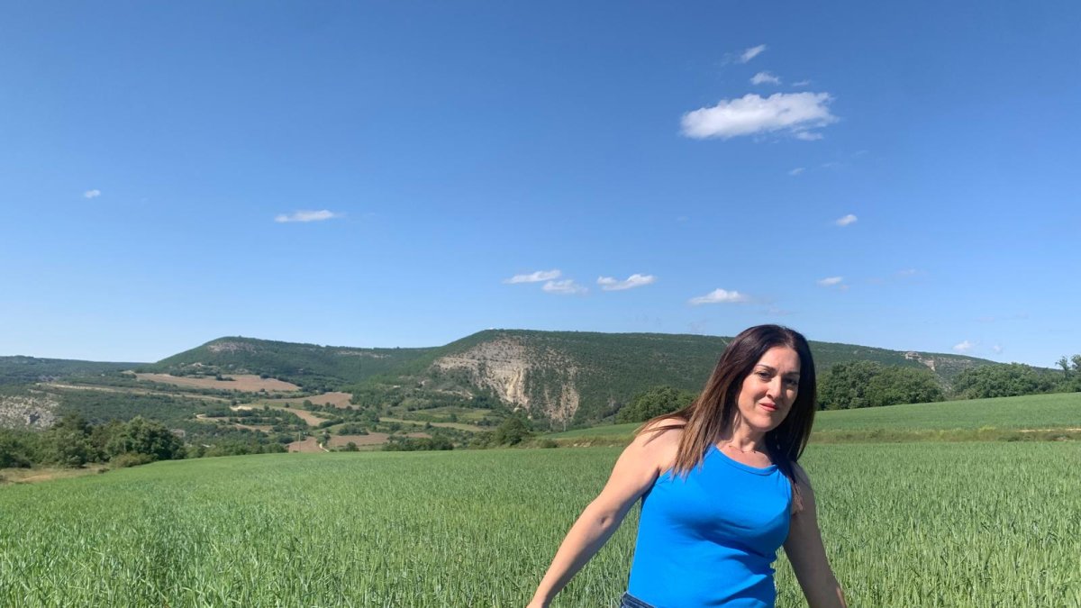 Rosana Arroyal, agricultora burgalesa y propietaria de una explotación de cereal en Santa Coloma del Rudrón, se alzó recientemente con un Premio Surcos 2025.