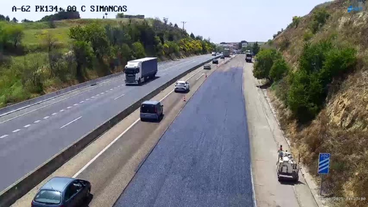 Aslfatado de la A-62 entre Valladolid y Simancas.
