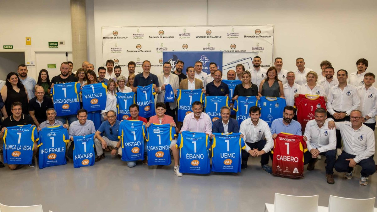 Recoletas Atlético Valladolid junto a sus patrocinadores.