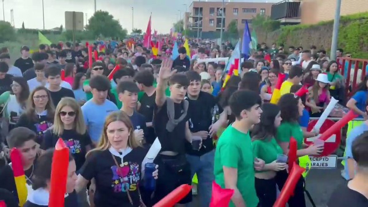 Explosión festiva en La Flecha: las fotos del desfile de peñas y el pregón