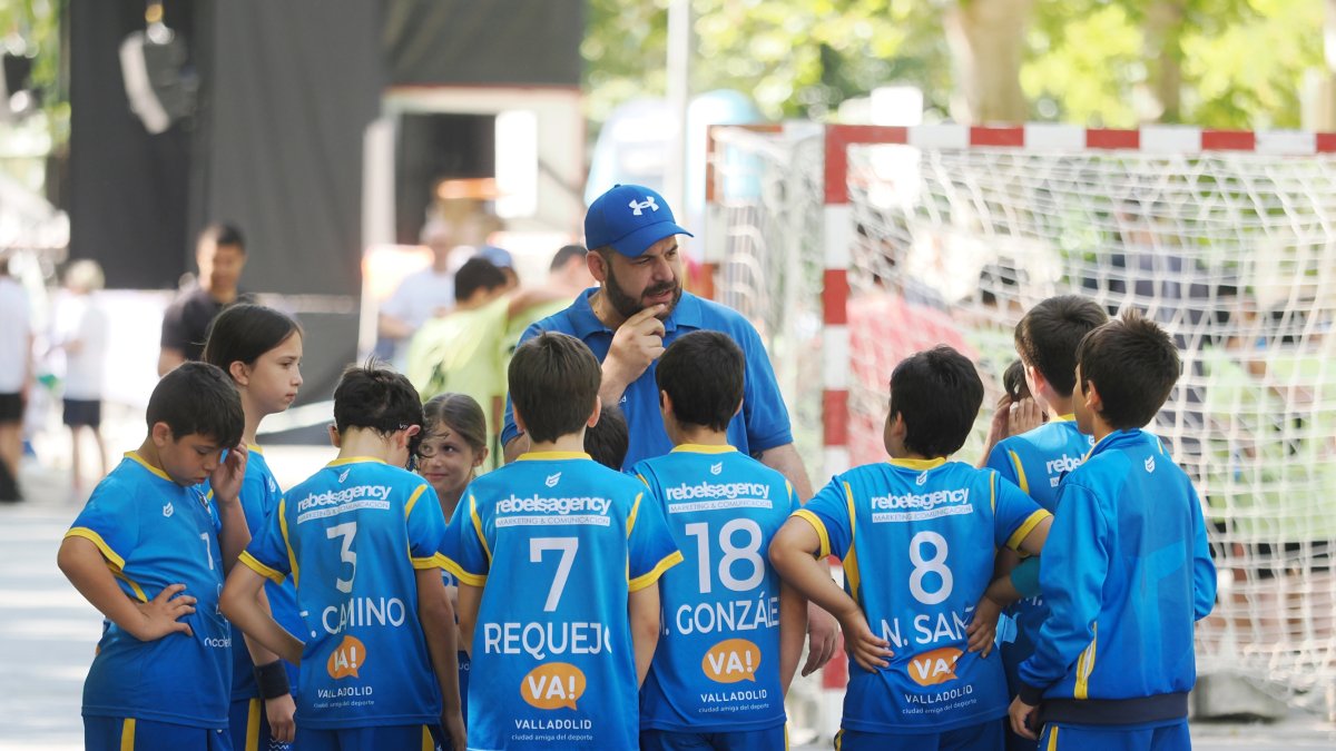 Día del Balonmano en la calle en la Acera de Recoletos.