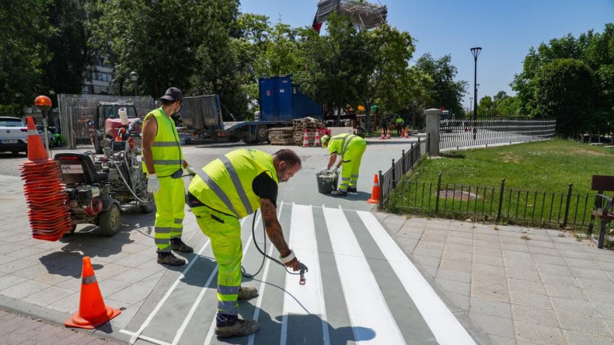 Preparativos para inaugurar el carril bici de Isabel La Católica.