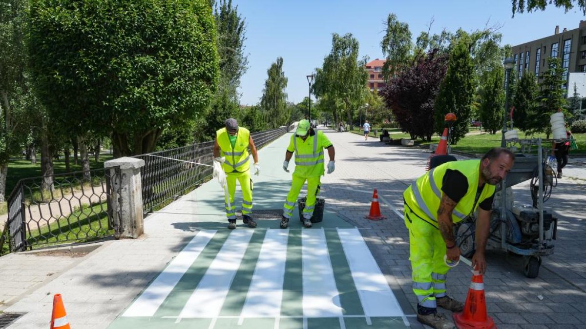 Preparativos para inaugurar el carril bici de Isabel La Católica.