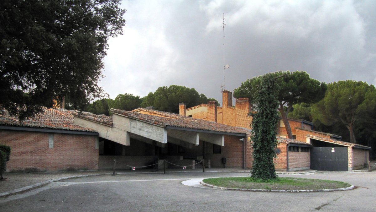 Fachada del Hotel El Montico