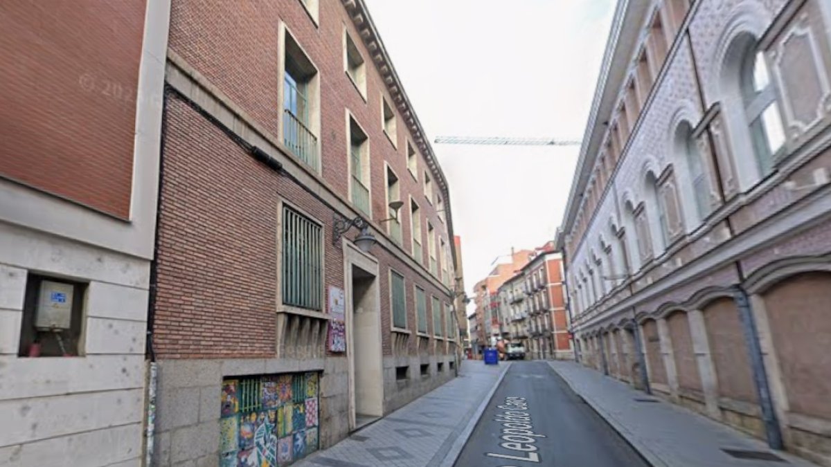 Edificio de la calle Leopoldo Cano donde se ubicará el Centro de Vida Activa