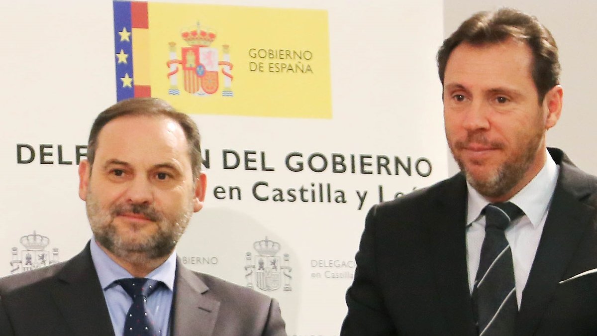 José Luis Ábalos y Óscar Puente, en una imagen de archivo.