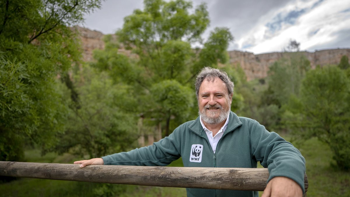 Jesús Cobo, en el Refugio de Rapaces de Montejo de la Vega de la Serrezuela.