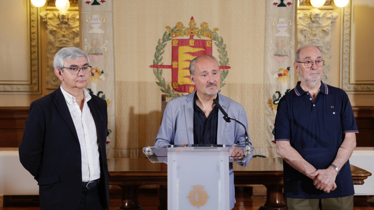 El concejal de Salud Pública y Seguridad Ciudadana, Alberto Cuadrado, junto a Jose Daniel Posadas y Luis Antonio Martínez
