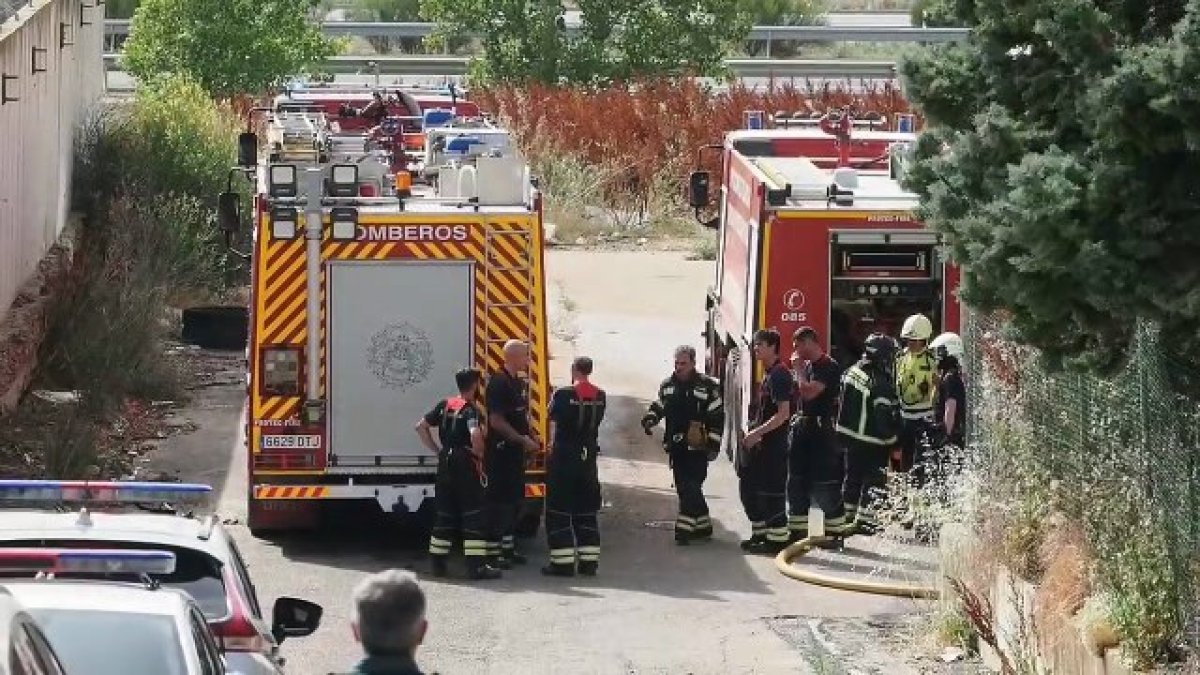 Un incendio destroza una ebanistería en Santovenia de Pisuerga