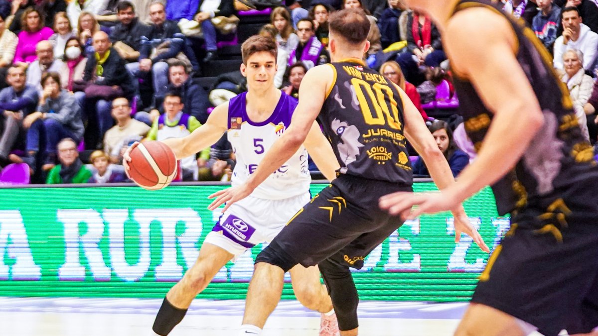 Pablo Martín, en un partido con el Real Valladolid Baloncesto.